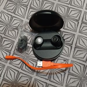 JBL wireless bluetooth headphones